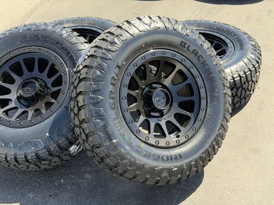 17” Lock 6 Lug 6x5.5 33” Blackhawk R/T 285/70R17