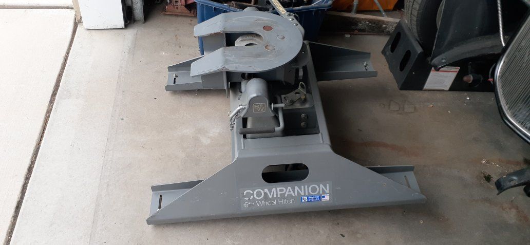 B&W Companion 5th Wheel Hitch