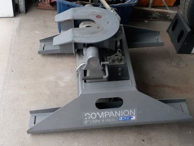 B&W Companion 5th Wheel Hitch