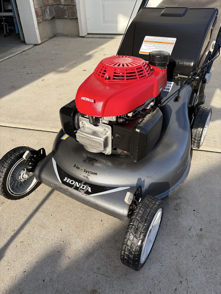 Honda HRR216 Self-Propelled Mower w/ Roto-Stop – Fully Serviced