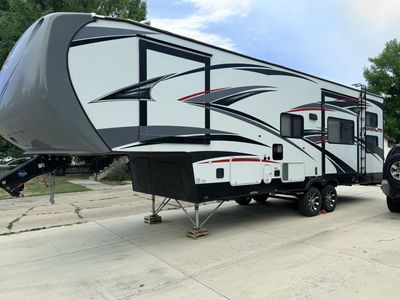 Pacific Coachworks Toy Hauler