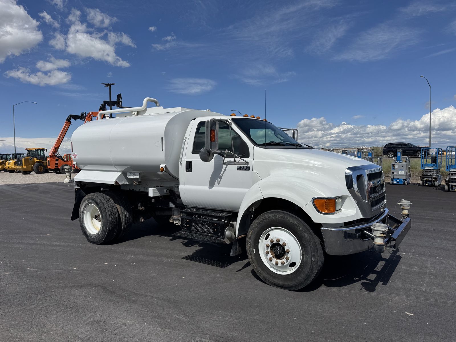 2015 FORD F-750 2000 GALLON WATER TRUCK