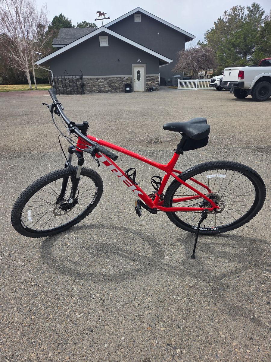 Trek Marlin 6 Mountain Bike