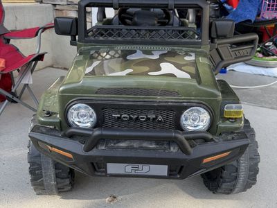 Toyota FJ Cruiser 12V Ride-On Toy Car - Green Camo with Lights & Sounds