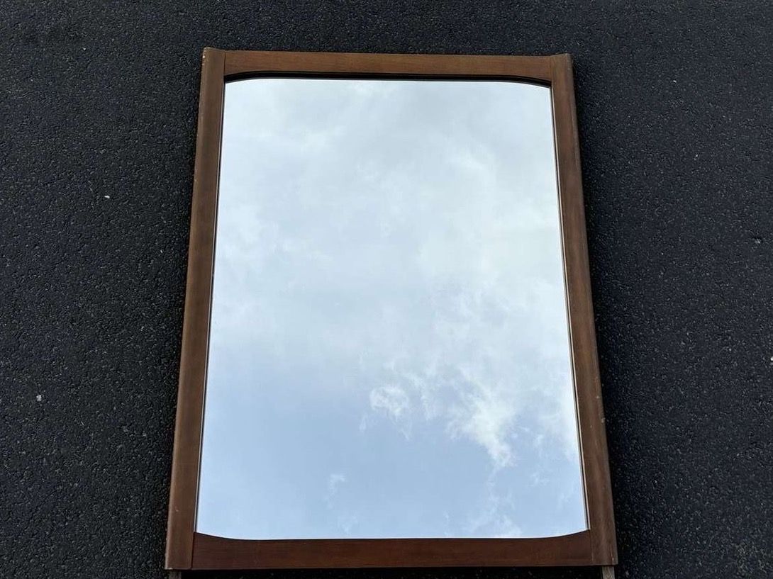 Main image 1