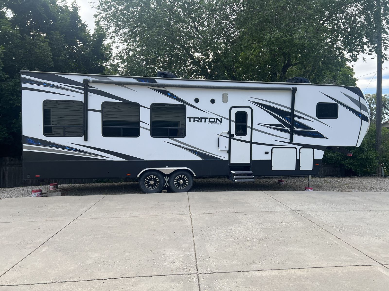 2018 Dutchmen (by Voltage) Triton 3351 5th Wheel Toy Hauler