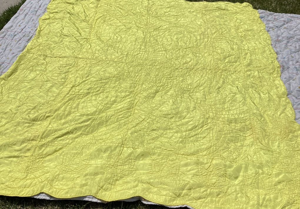 Bright Yellow Satin-like Bedspread & Yellow Bedski