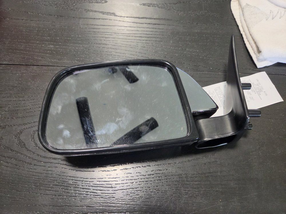 TH-2095 exterior door mirror commonly used for pickup trucks and SUVs
