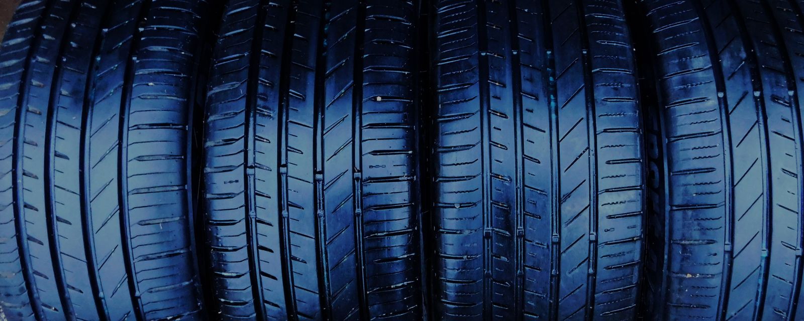 215 45R 18 Toyo