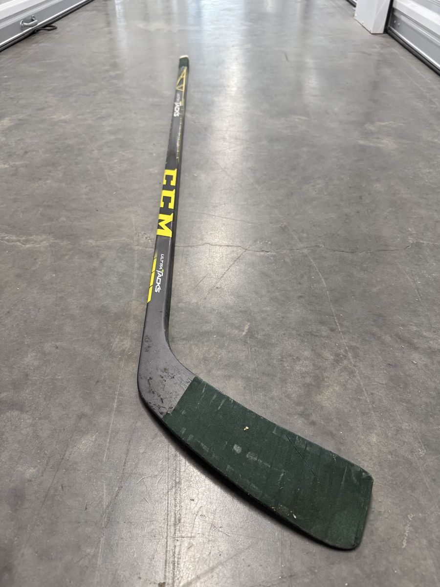 Senior CCM Ultra Tacks Hockey Stick P19 85 Flex