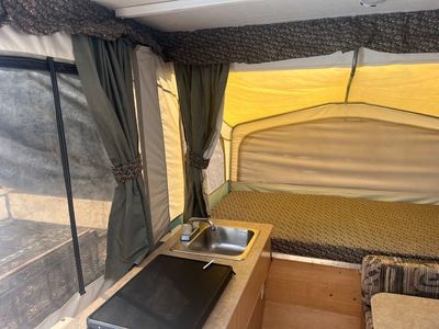 2005 StarCraft 1701 Tent Trailer - Lightweight, Sleeps 5, Excellent Condition