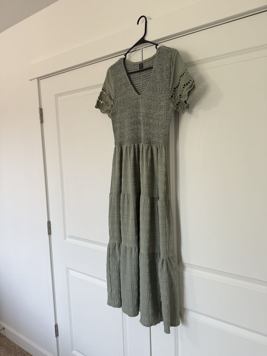 Green Eyelet Sleeve V-Neck Tiered Maxi Dress