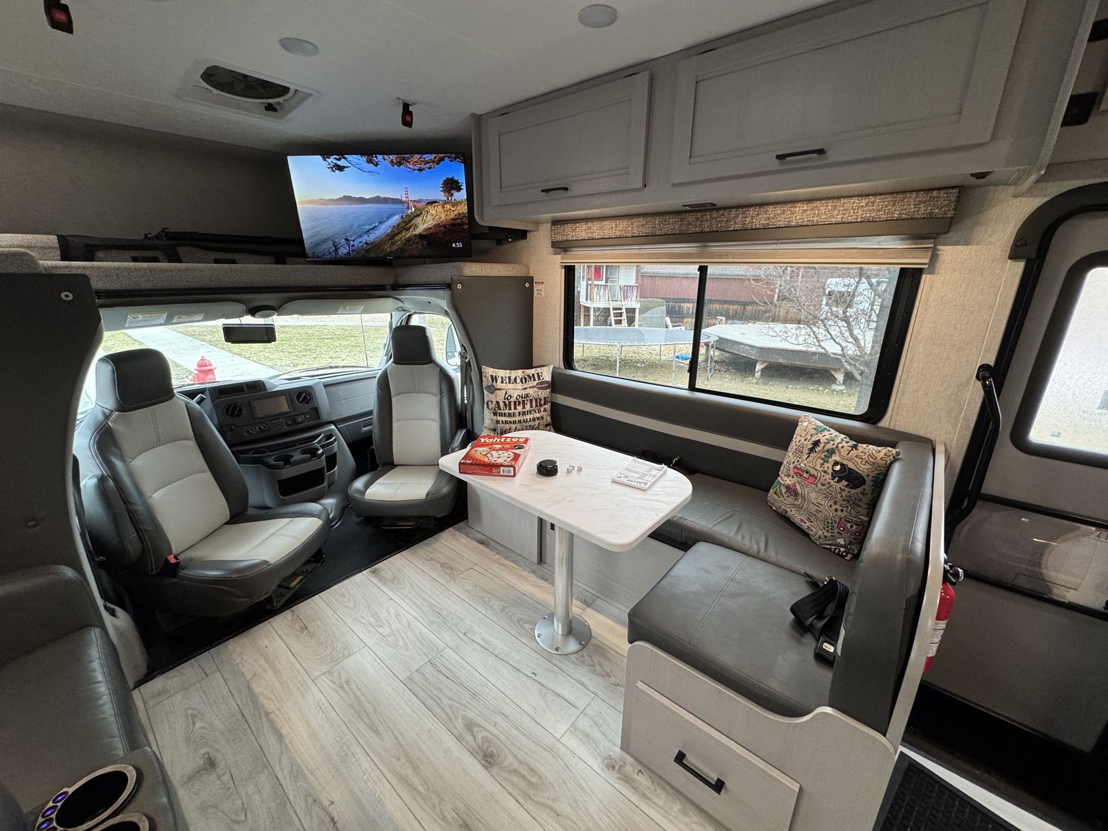 Coachmen 26DS Motorhome- fully stocked- RV for rent