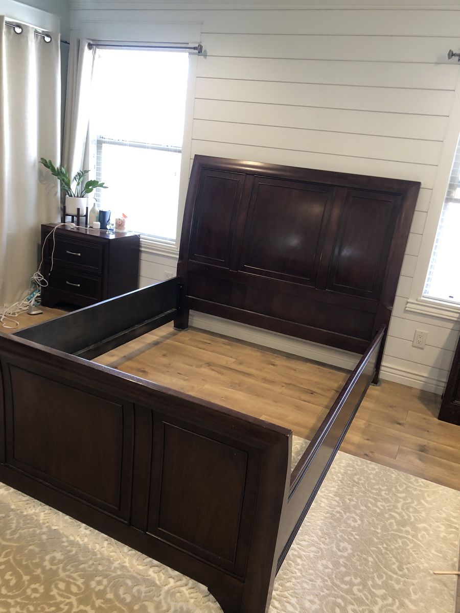 Sleigh Bed