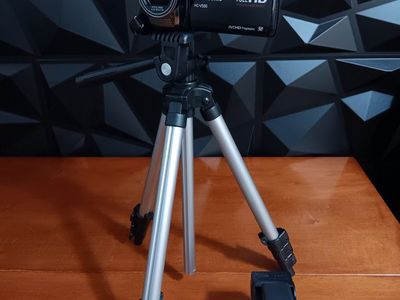 Panasonic HC-V500 Full HD camcorder in black./ 2 Batteries, Charger,Tripod, & Carring Case included. Tested. Excellent Conditio