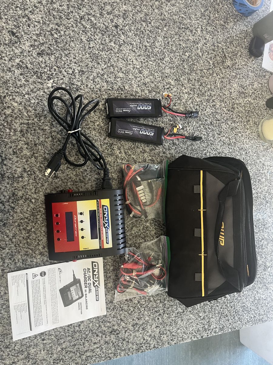 Onyx 255 Dusl Battery Charger With Batteries