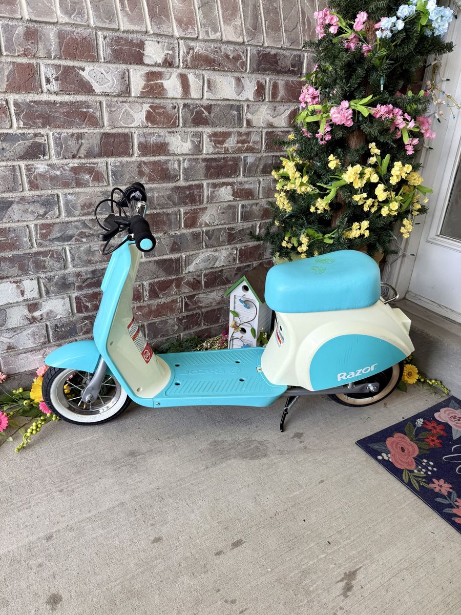 Razor Pocket Mod Petite 12v Vespa Style Scooter