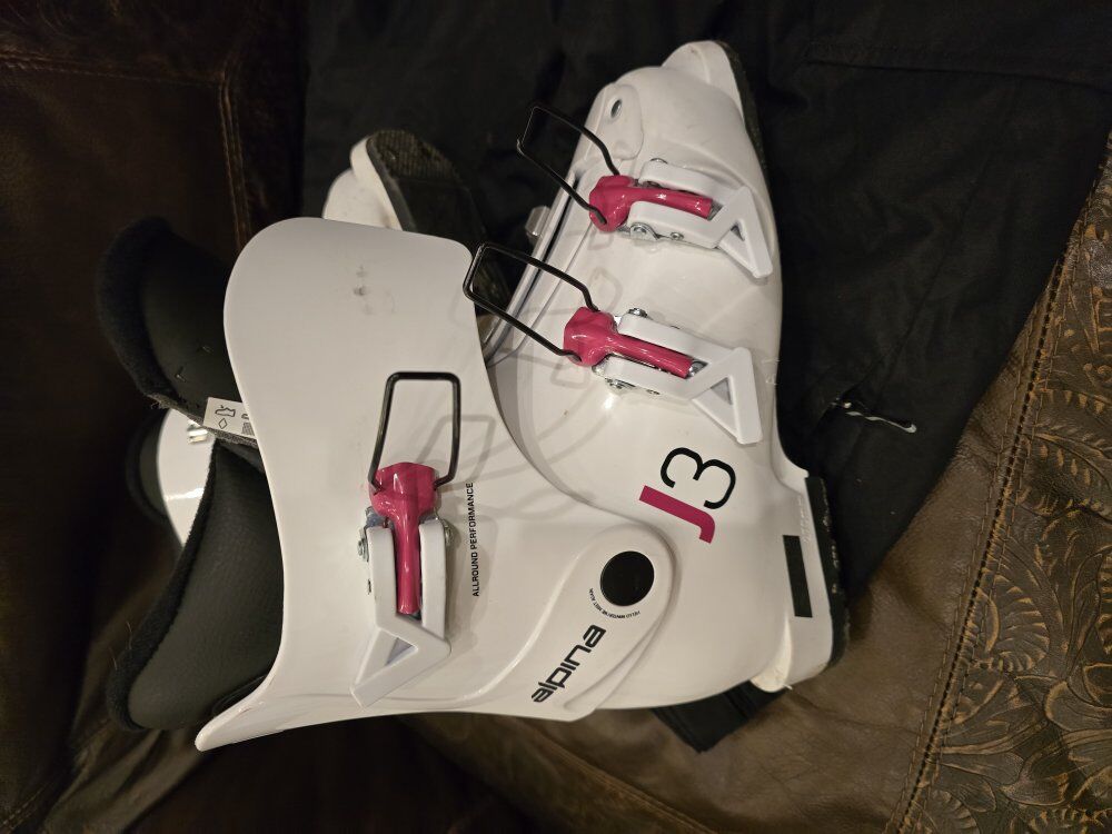 Kids ski boots