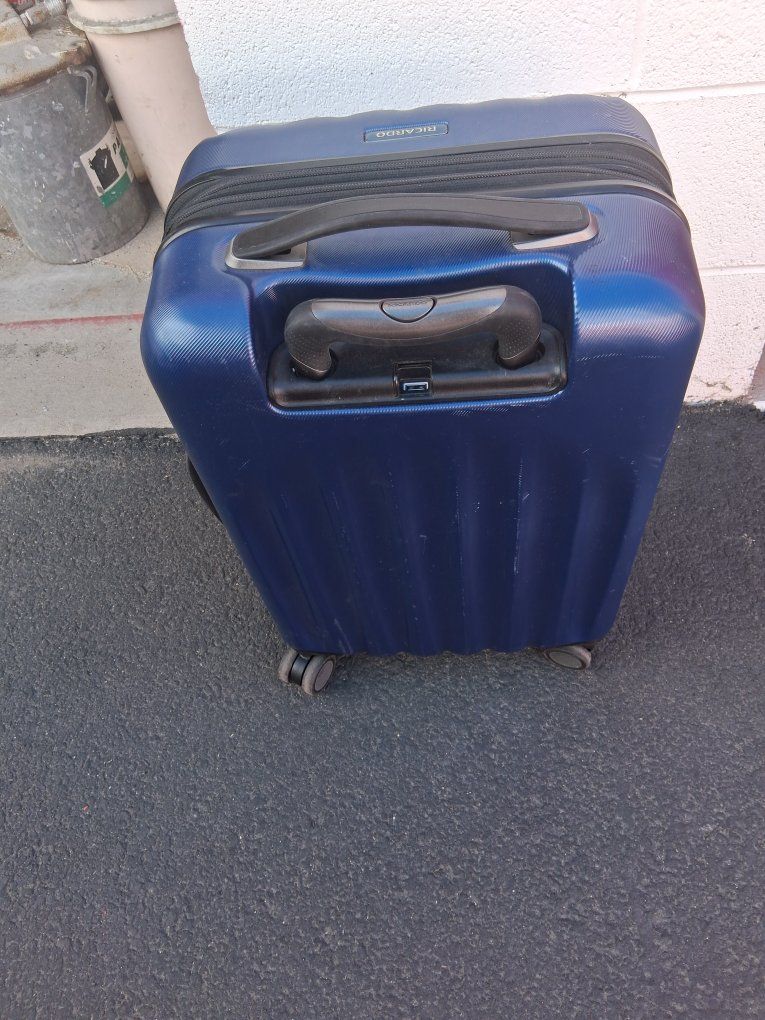 Ricardo Hard Plasic Luggage Suitcase Carry-on Nice!