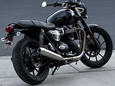 2023 Triumph Street Twin 900cc Modern Classic Motorcycle - Low Miles, Excellent Condition