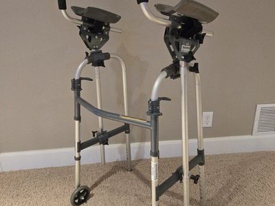 Aluminum walker with arm rests