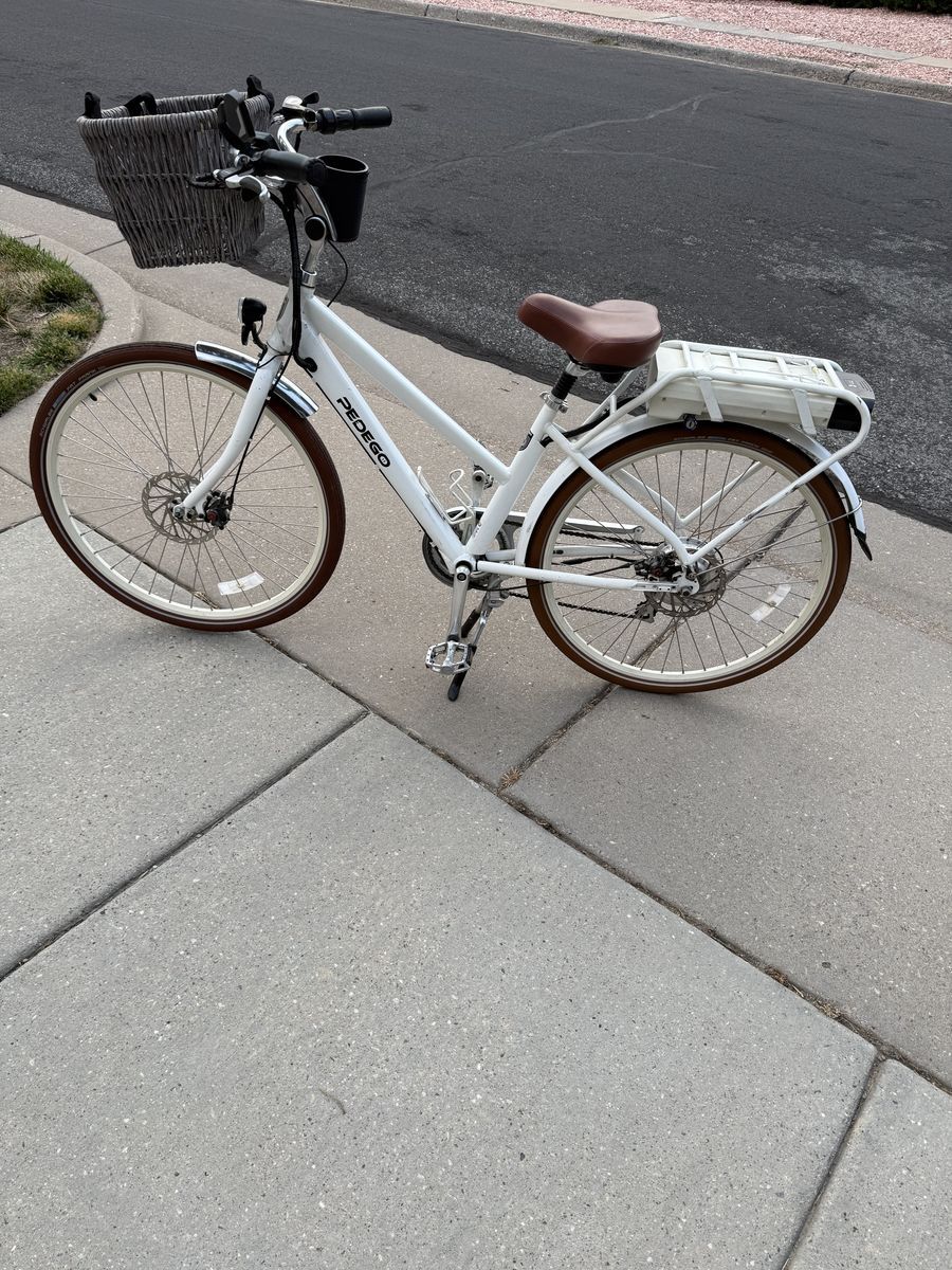 Pedego City Commuter E-bike Cruiser 26" Step-thru Frame Powerful Pedal Assist + Twist Throttle
