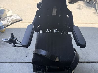 Quantum Wheelchair, needs batteries and back pad.