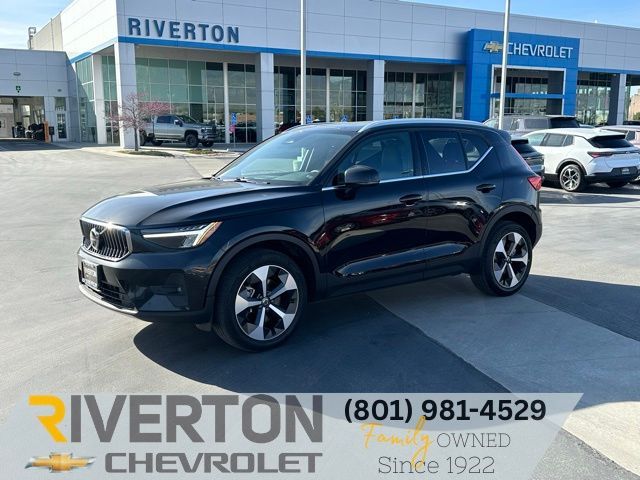 2024 Volvo XC40 B5 Plus Bright Theme