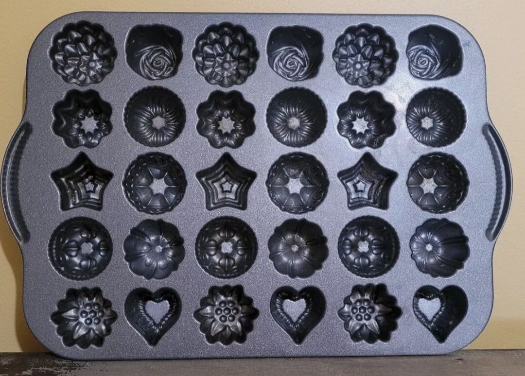 Kitchen supplies (Bundt Tea Cake)