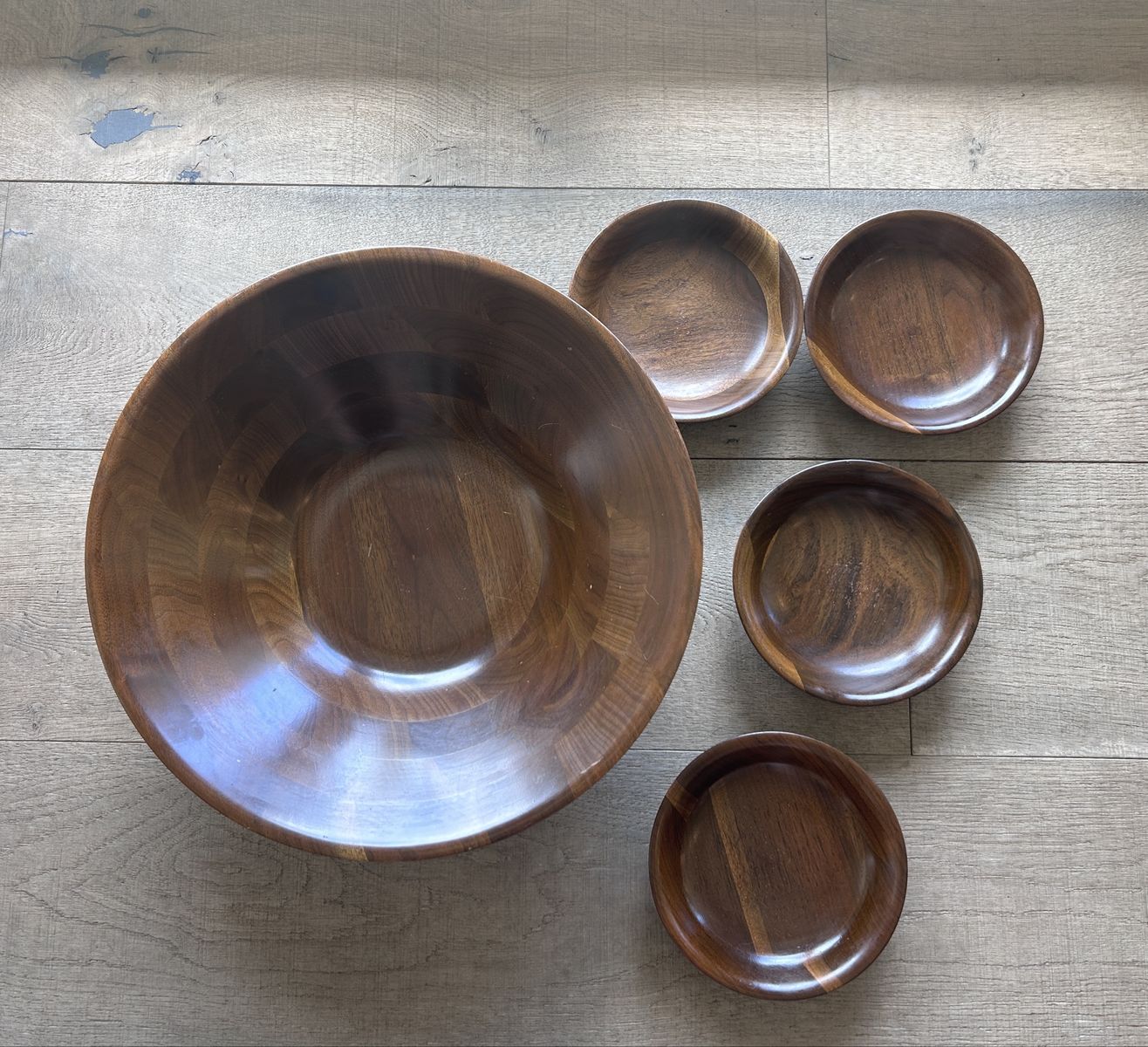 Vintage Vermillion Inc. Solid Walnut Large Serving Bowl with 4 Salad Bowls