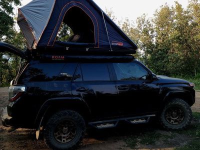 ROOFNEST Falcon 2 Hardshell Rooftop Tent - Clamshell, Sleeps 2, Lightweight 140lbs, LED Lights