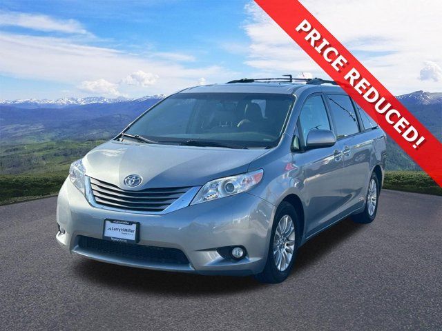 2016 TOYOTA SIENNA XLE 8-Passenger