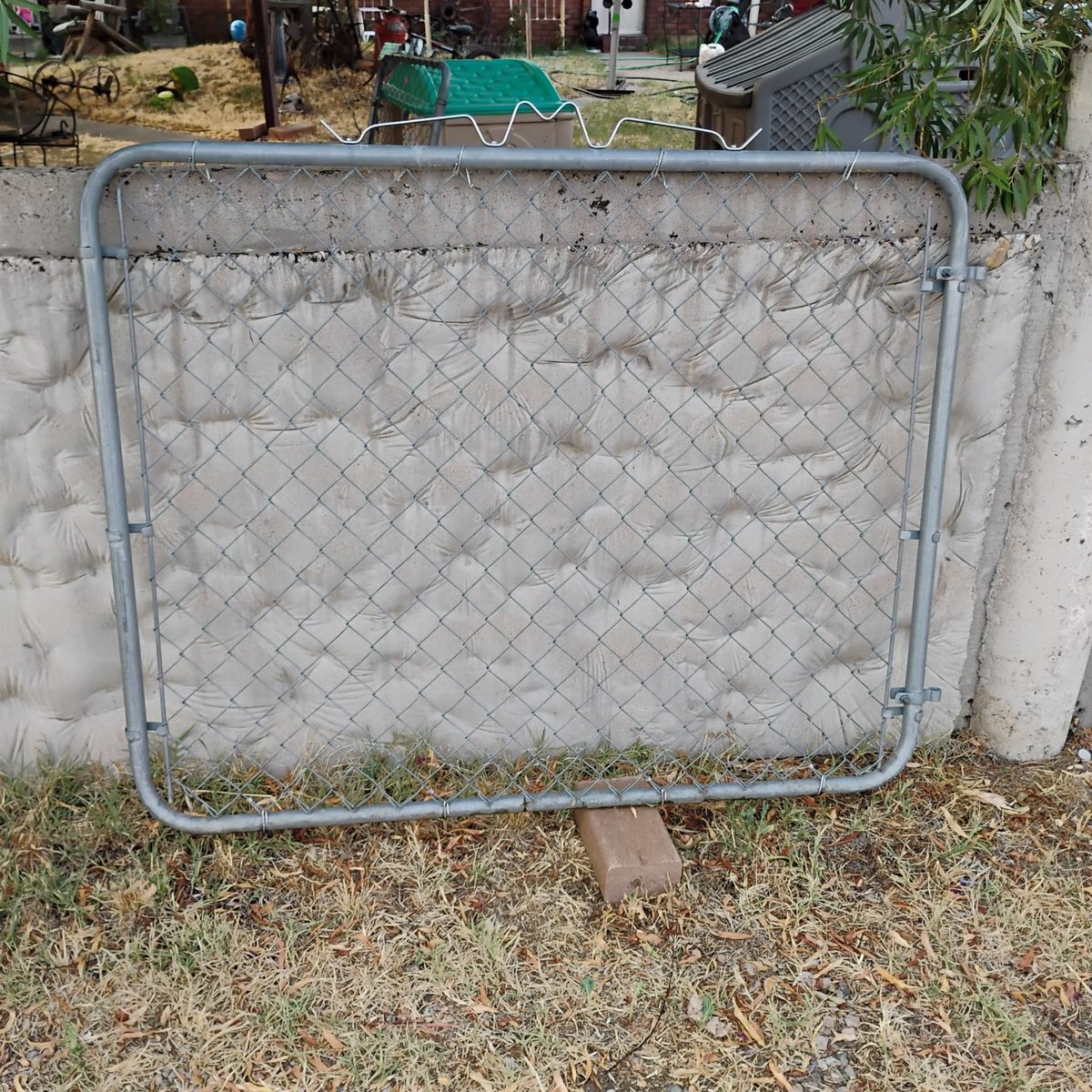 Galvanized Chain Link Gate 57Wx46H W/Decorative Top