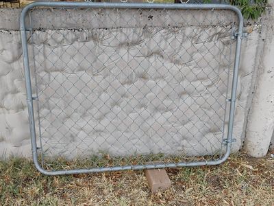 Galvanized Chain Link Gate 57Wx46H W/Decorative Top