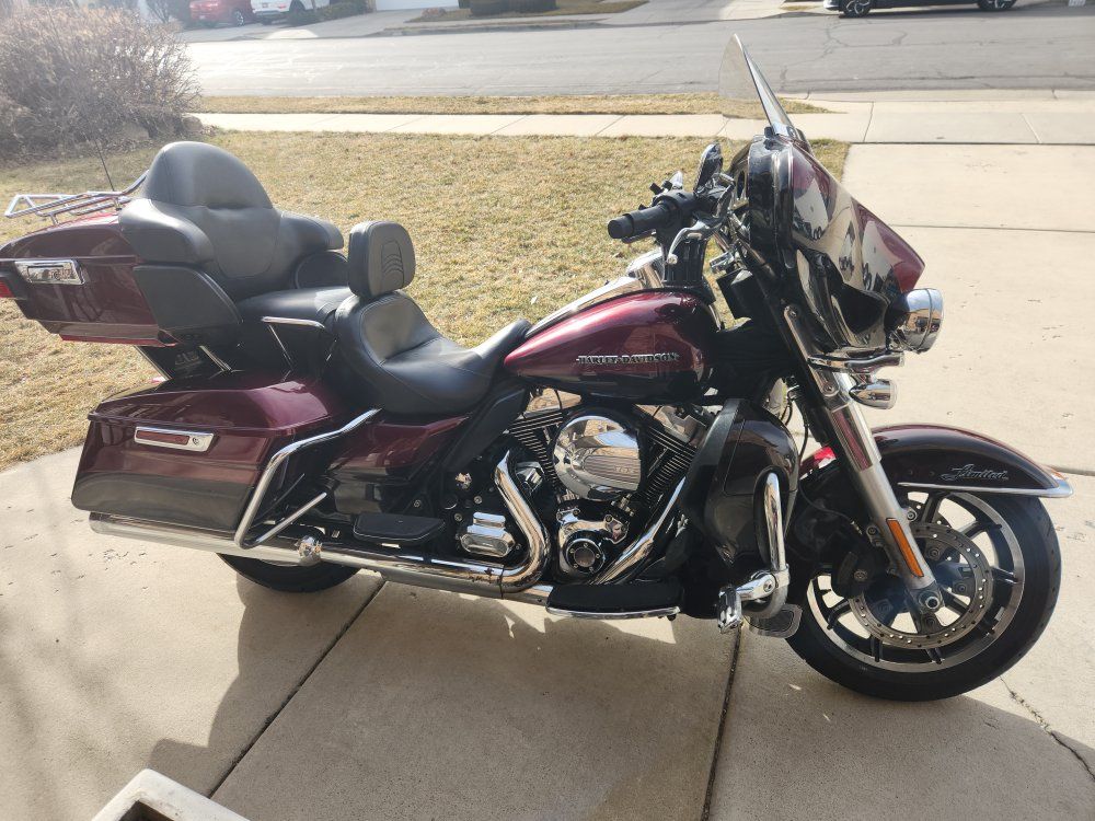 Harley-Davidson Electra Glide Ultra Limited 2015- Burgundy Touring Motorcycle. add on pipes, loaded Mt Rushmore addition