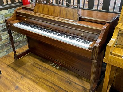 LIKE NEW SPINET PIANO