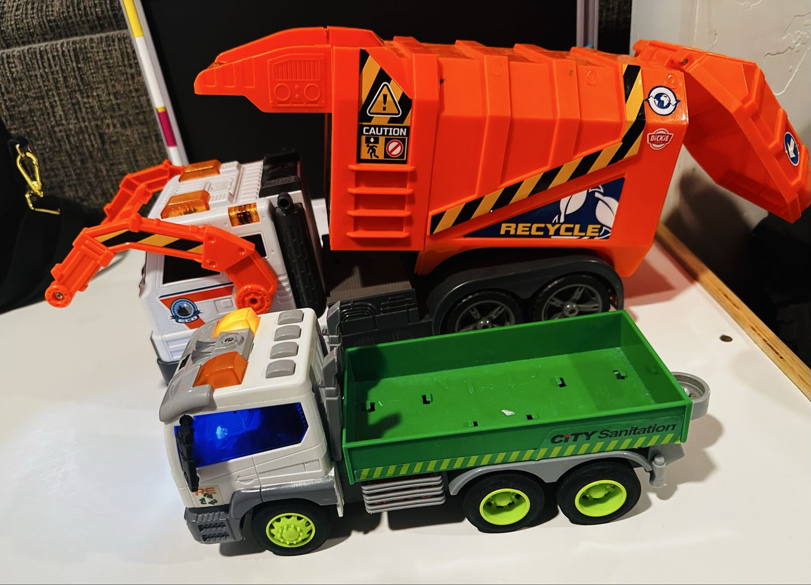 Dickie Toys Garbage Truck and City Sanitation Dump Truck Toy Set