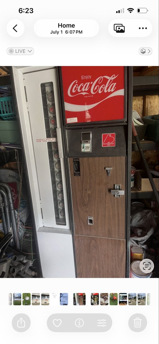 COkE machine. Coin dispenser will need adjustments.