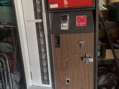 COkE machine. Coin dispenser will need adjustments.