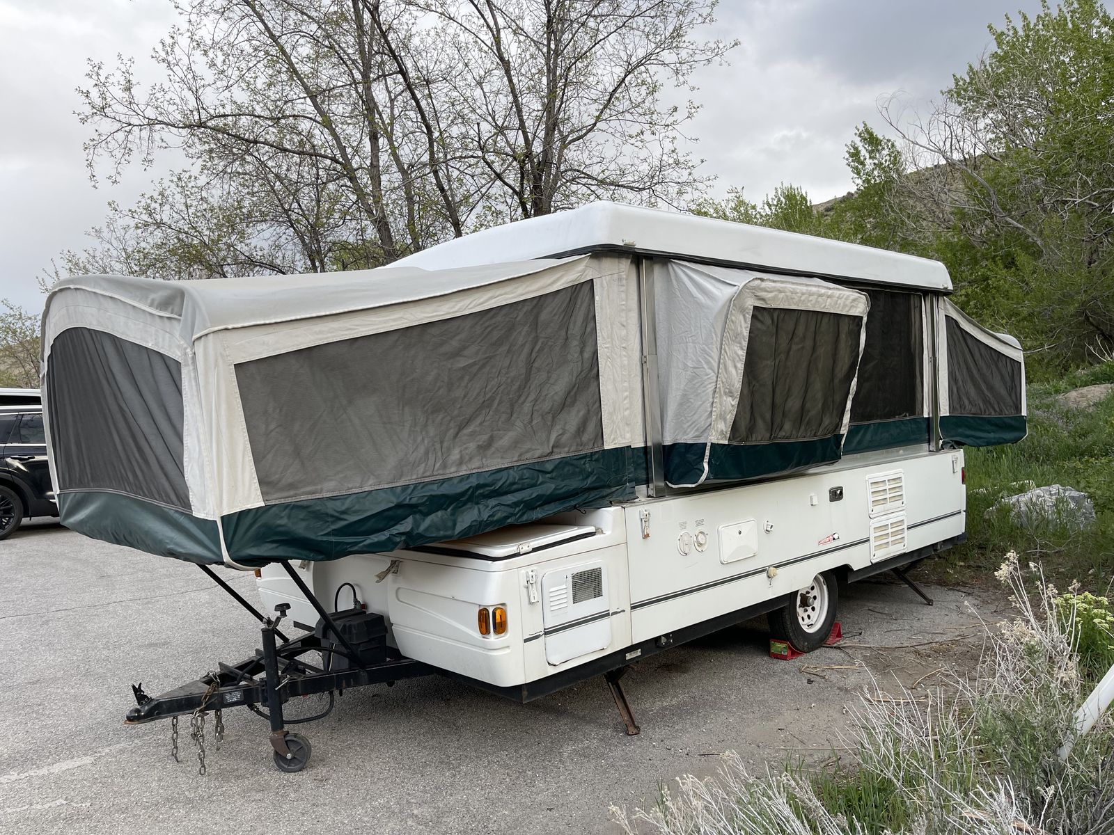 2002 Coleman Grand Tour Mesa Pop-Up Camp Tent Trailer