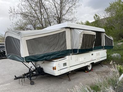 2002 Coleman Grand Tour Mesa Pop-Up Camp Tent Trailer