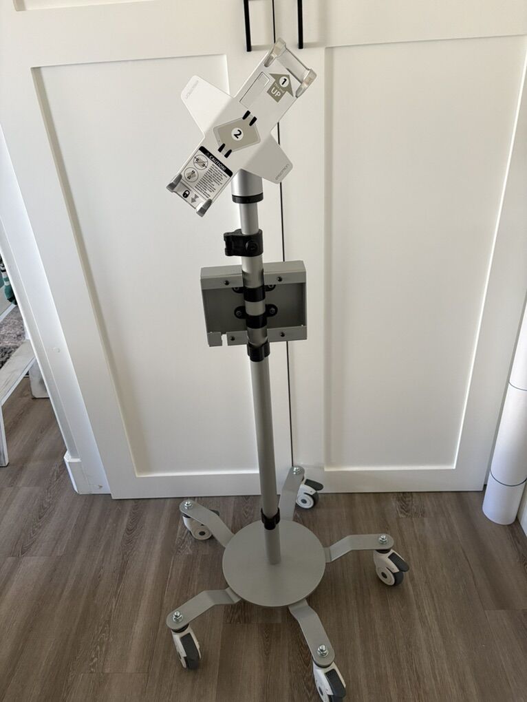 Ergotron Lockable Tablet Mount On Mobile Stand