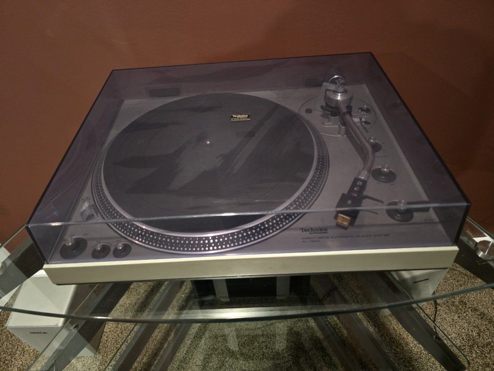 vintage Technics turntable SL1300