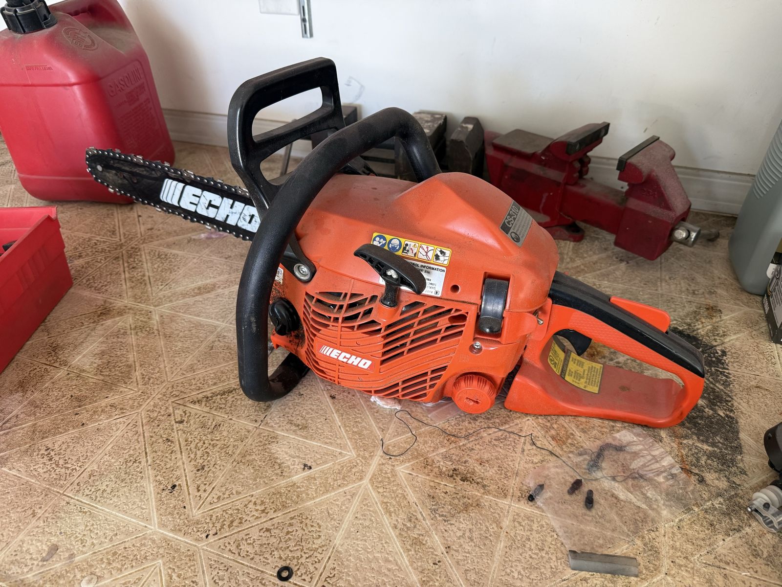 ECHO CS-310 Gas Chainsaw - 14-inch Bar, Compact & Lightweight