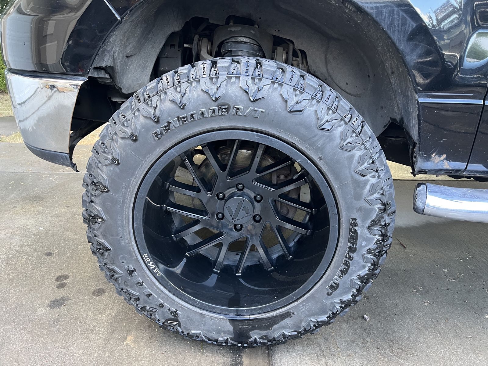 35x12.5 R20 wheels and tires