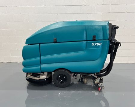 TENNANT FLOOR SCRUBBER 36 INCH SCRUB PATH BATTERY POWERED 36 VOLT TENNANT 5700