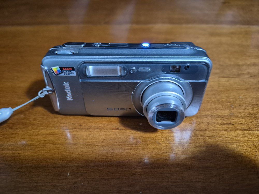 Kodak Easyshare LS753 5 MP Digital Camera, with 2.8x Optical Zoom. SD Card, Battery & Charger. Tested. Excellent Conditions! 