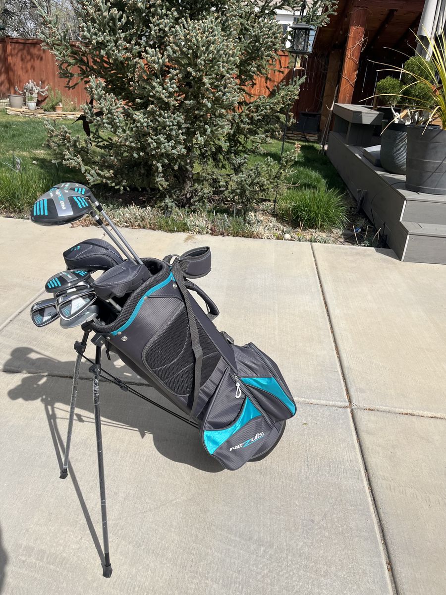 Woman's Golf Club Set - Excellent Condition