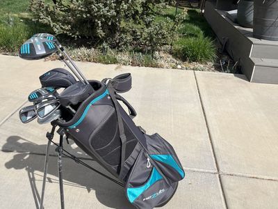 Woman's Golf Club Set - Excellent Condition