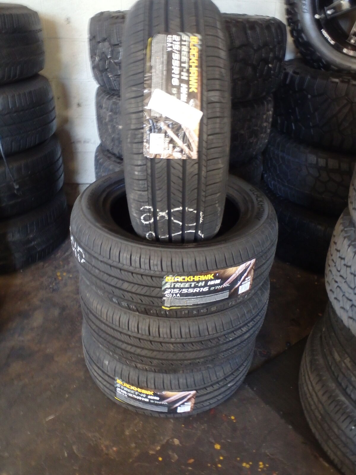 215/55R16 BLACKHAWK STREETH HH11 SET OF BRAND NEW TIRES